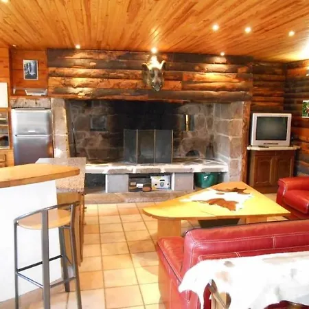 Holiday home Maison Au Giraldes Puy Mary Volcan Chalet Gr400 *